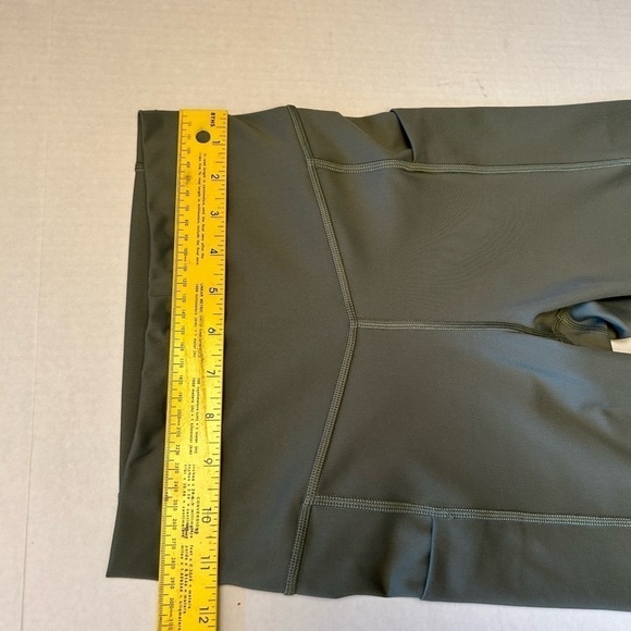 The North Face Motivation high rise fitted short with logo on left thigh Sz-S O8 - Picture 10 of 12